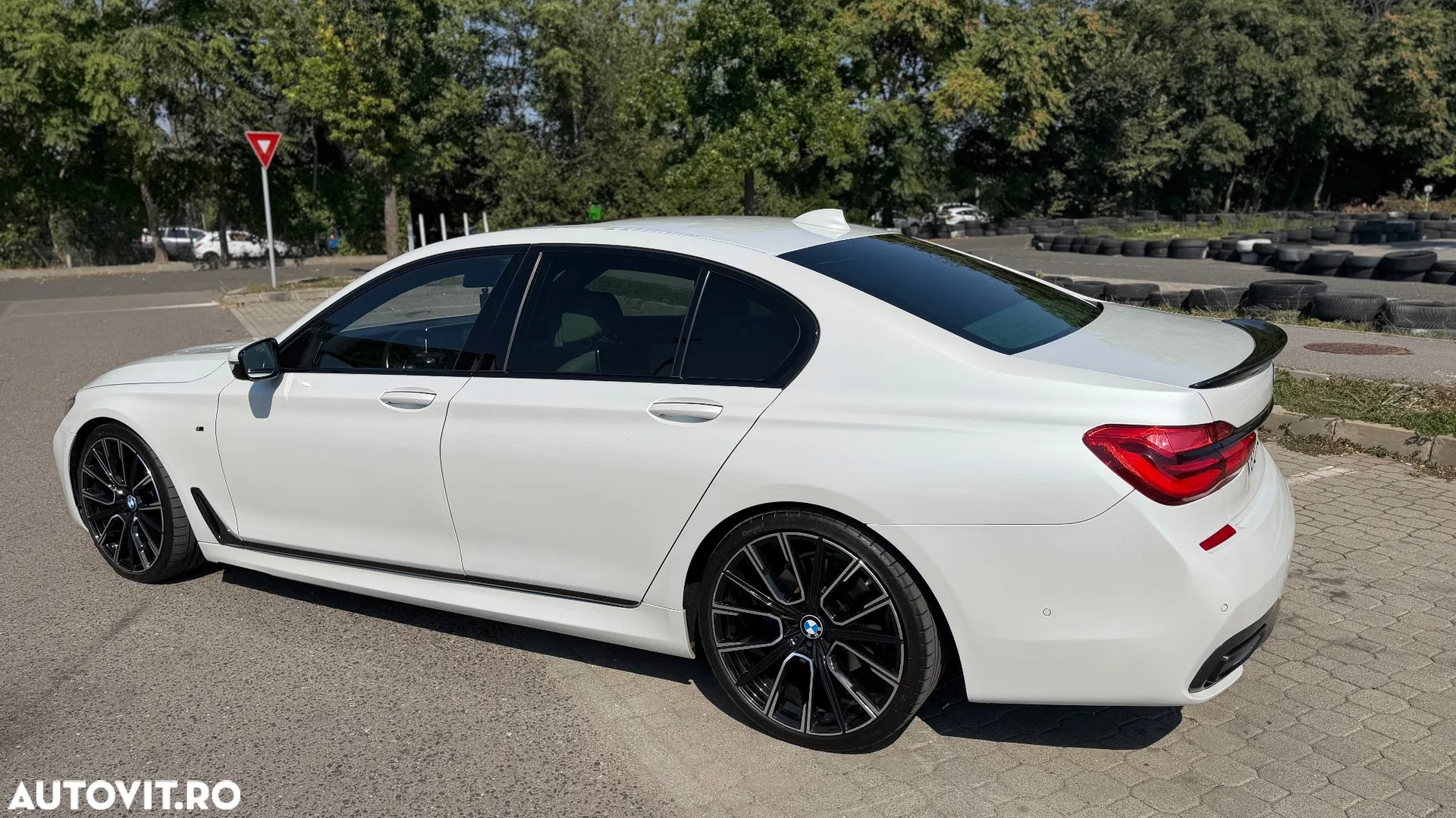 2016 BMW Seria 7 740d xDrive, photograph 12