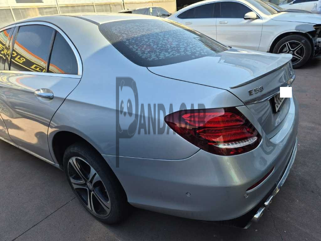 2017 Mercedes-Benz E220 d, photograph 2