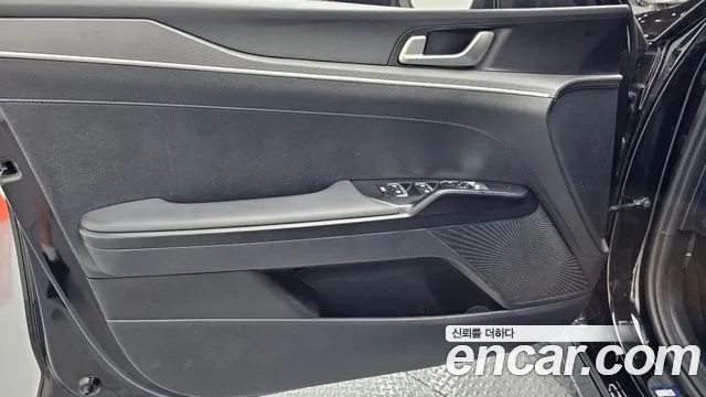 Kia K5 2.0 — photo 1 of 32