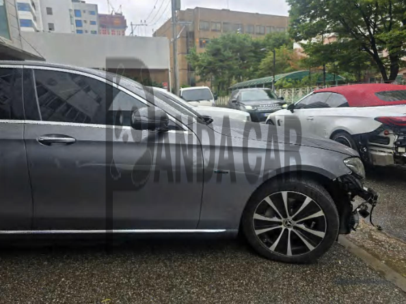 2019 Mercedes-Benz E 300 e, photograph 4