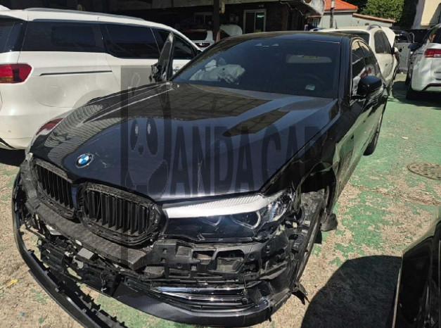 2020 BMW 520i Luxury, photograph 2