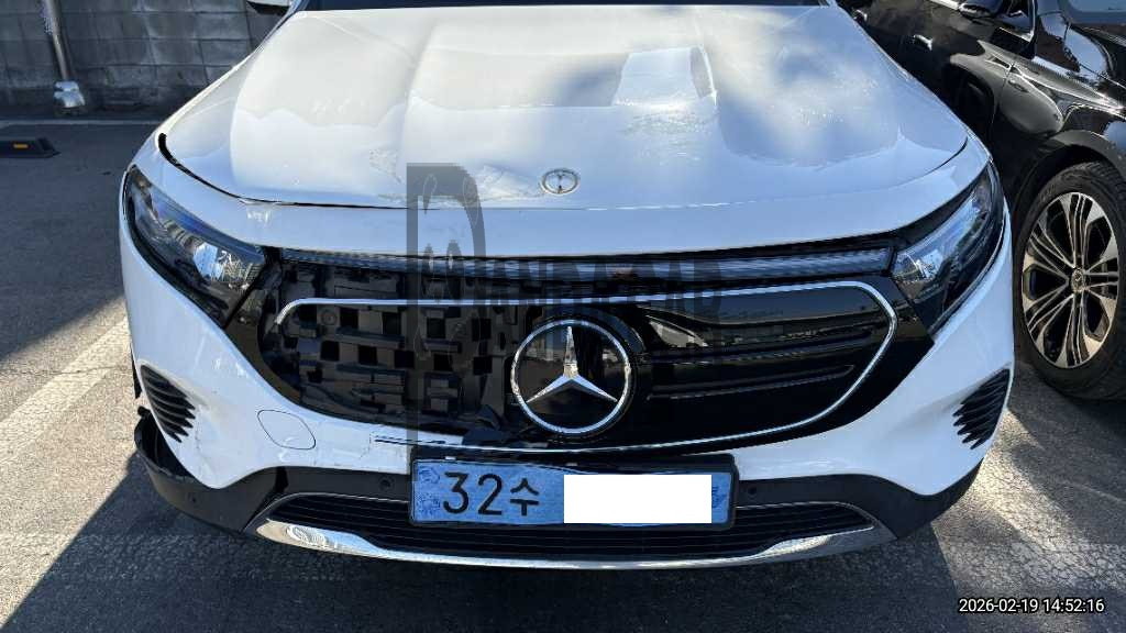 2023 Mercedes-Benz EQB300 4MATIC, photograph 1