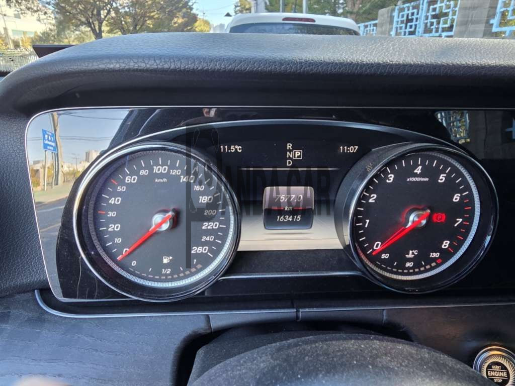 2017 Mercedes-Benz E200, photograph 4