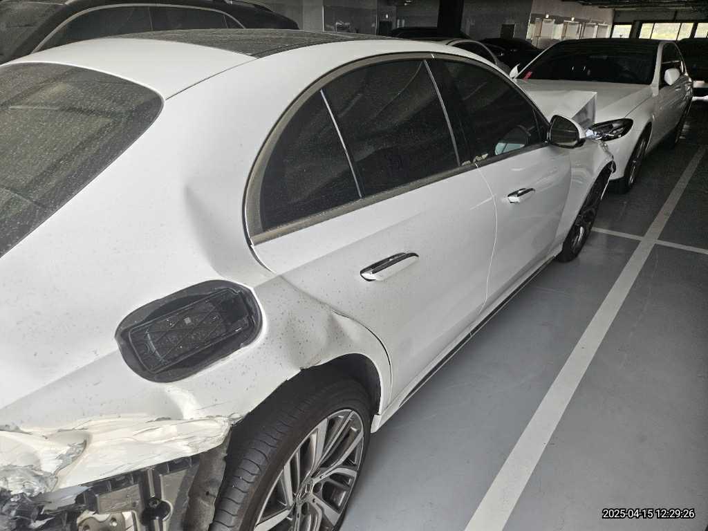 2024 Mercedes-Benz E 220 d 4MATIC, photograph 2