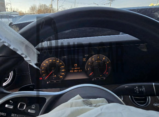 2019 Mercedes-Benz E300 4Matic, photograph 2