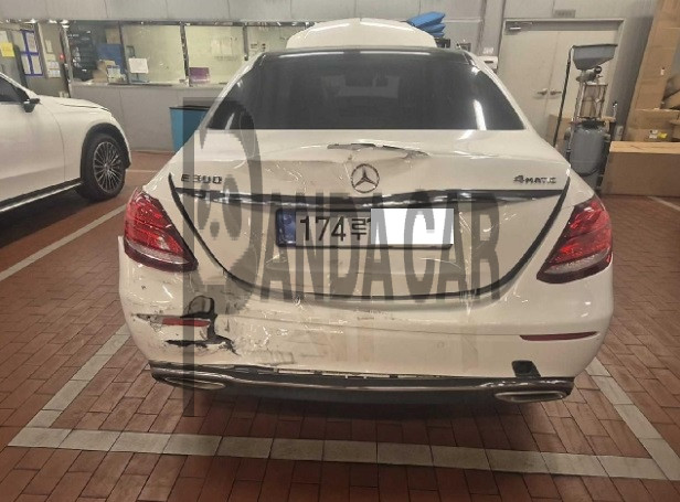 2017 Mercedes-Benz E300 4Matic, photograph 2