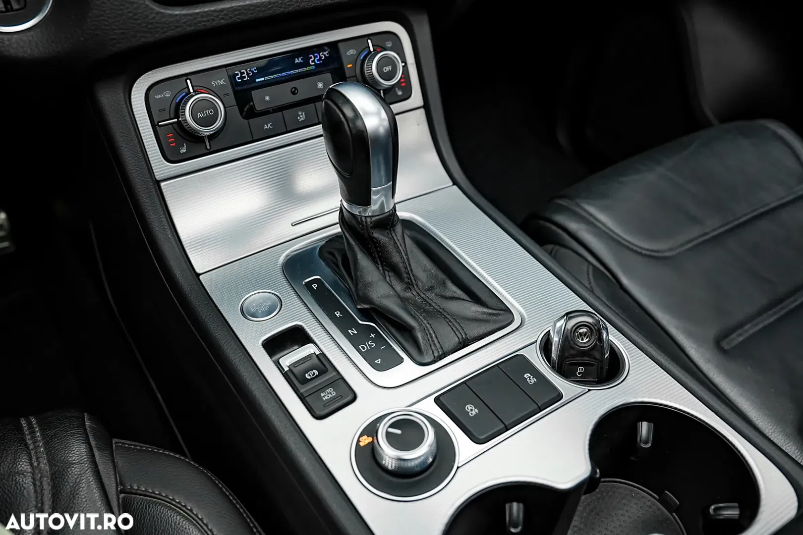 2016 Volkswagen Touareg 3.0 V6 TDI SCR Blue Motion DPF Automatik Executive Edition, photograph 12