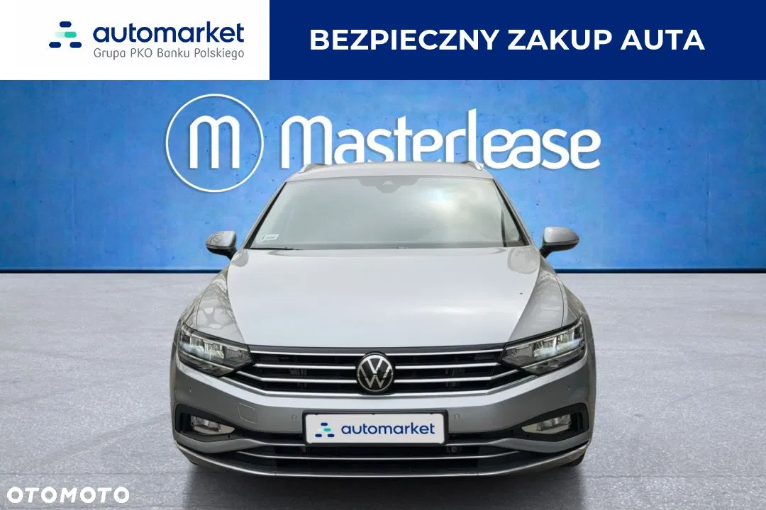 2022 Volkswagen Passat, photograph 2