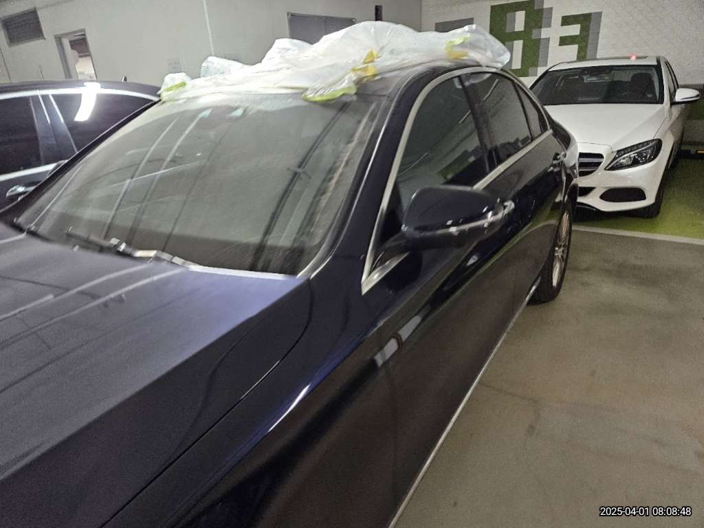 2022 Mercedes-Benz E250, photograph 10