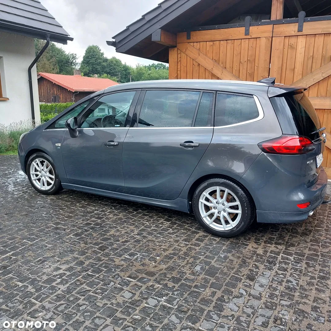 2016 Opel Zafira 2.0 CDTI Cosmo S&S, photograph 3