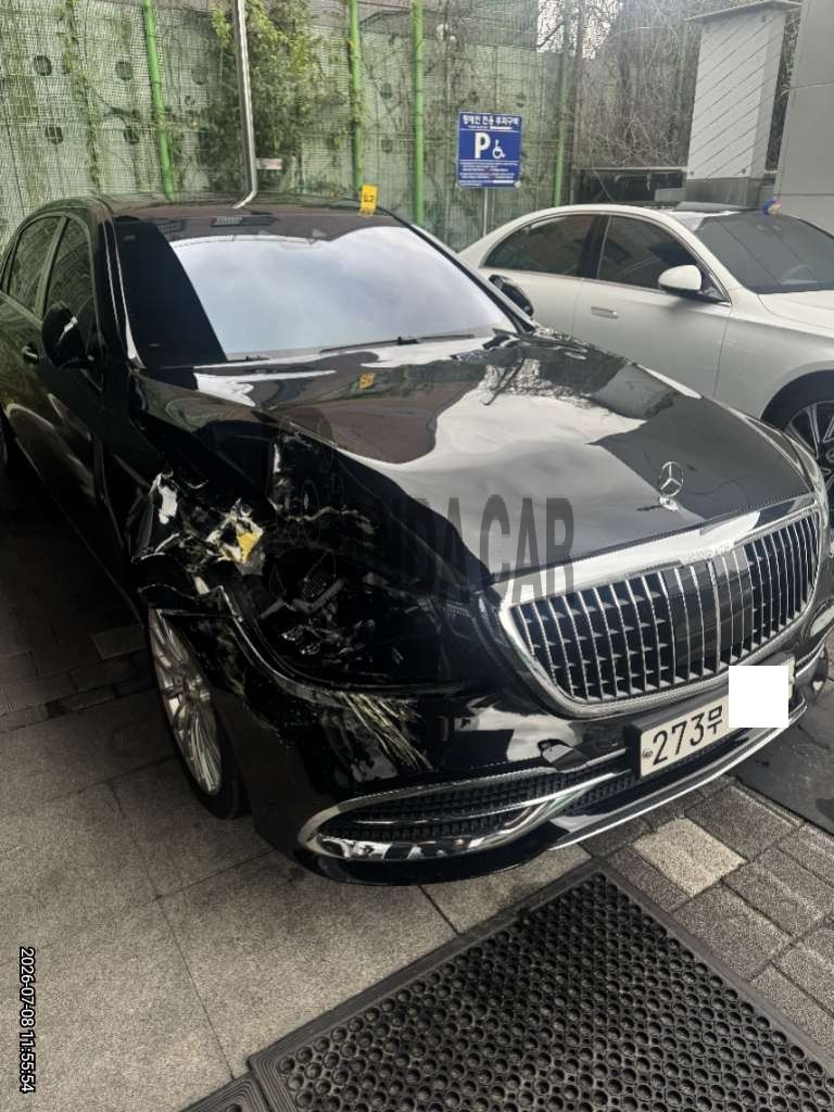2018 Mercedes-Benz Mercedes-Maybach S650, photograph 2