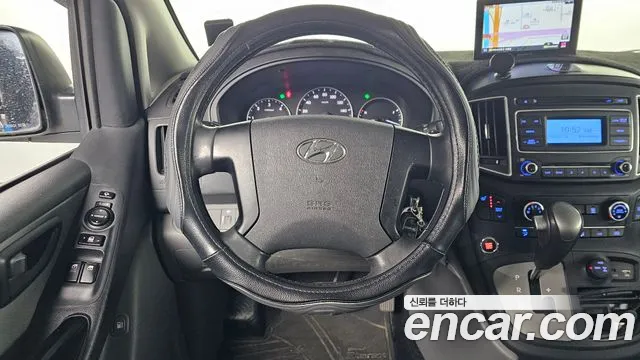 2017 Hyundai Starex 4WD 12-Seater Wagon, photograph 6