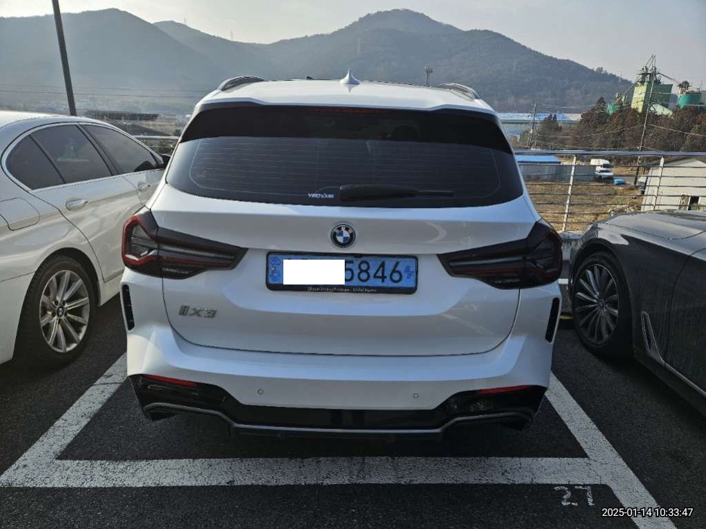 2023 BMW iX3 M Sport, photograph 1