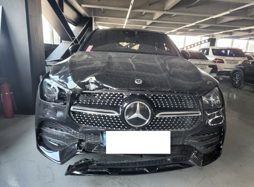 2022 Mercedes-Benz GLE400 d 4MATIC Coupe, photograph 3