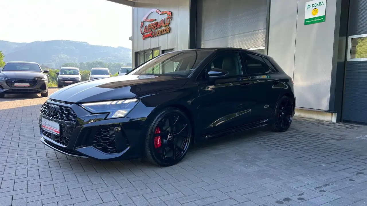 2022 Audi RS3 Sportback 2.5 TFSI quattro S Line *Black*App, photograph 2