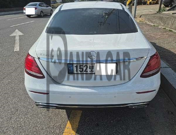 2017 Mercedes-Benz E220 d, photograph 2