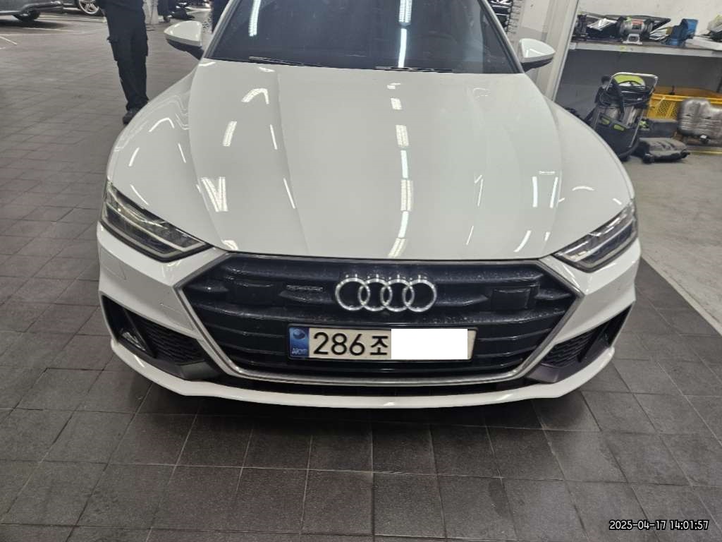 2020 Audi A7 55 TFSI quattro, photograph 1