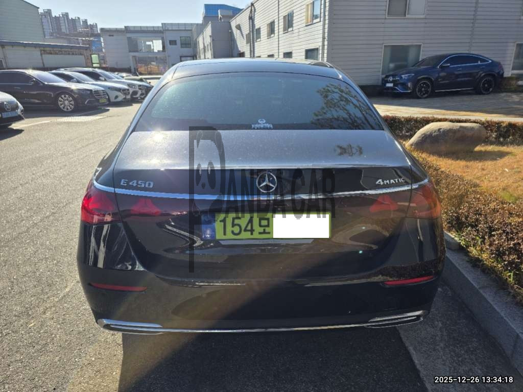 2025 Mercedes-Benz E 450 4MATIC, photograph 3