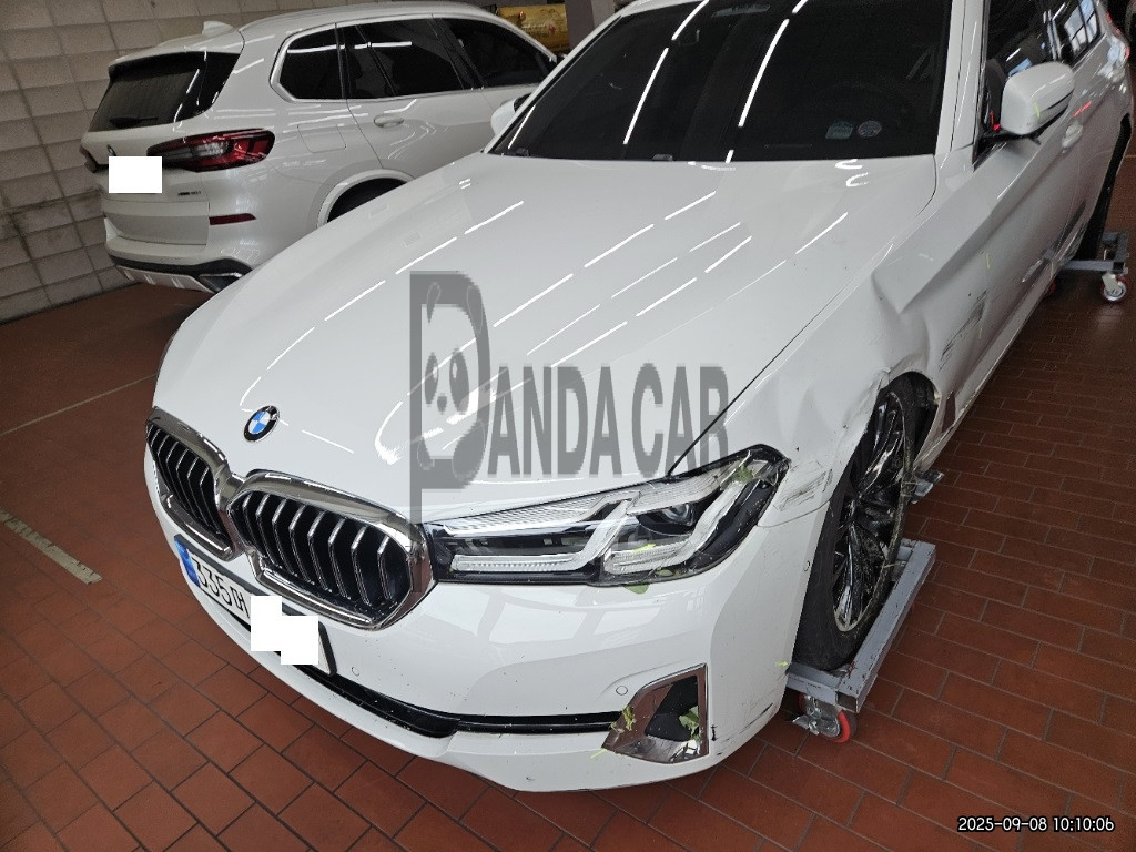 2022 BMW 520i, photograph 1