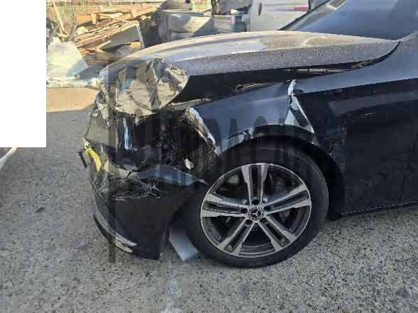 2022 Mercedes-Benz E350 4MATIC, photograph 2