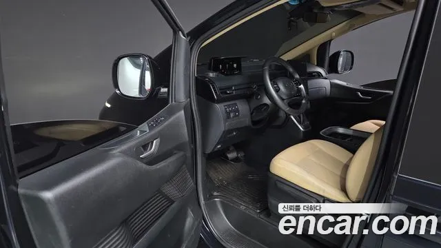 2022 Hyundai Staria Cargo 5-Seater, photograph 4