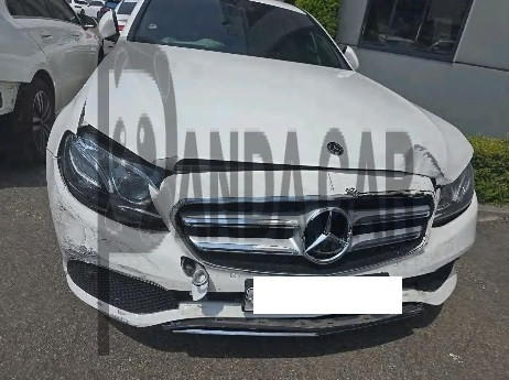 2017 Mercedes-Benz E220 d, photograph 3