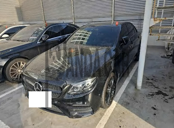 2019 Mercedes-Benz E350 4Matic, photograph 2
