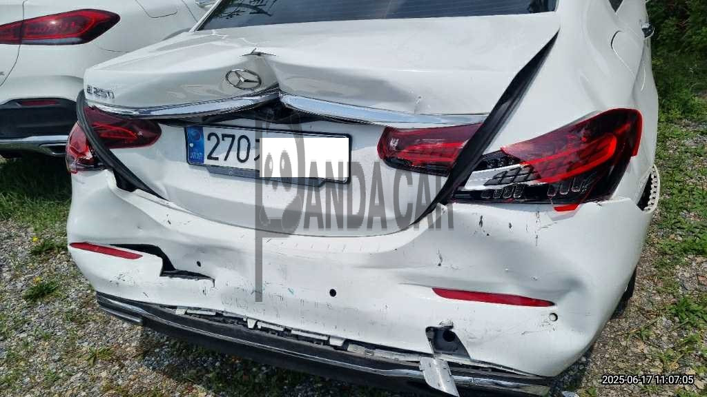 2021 Mercedes-Benz E250, photograph 1