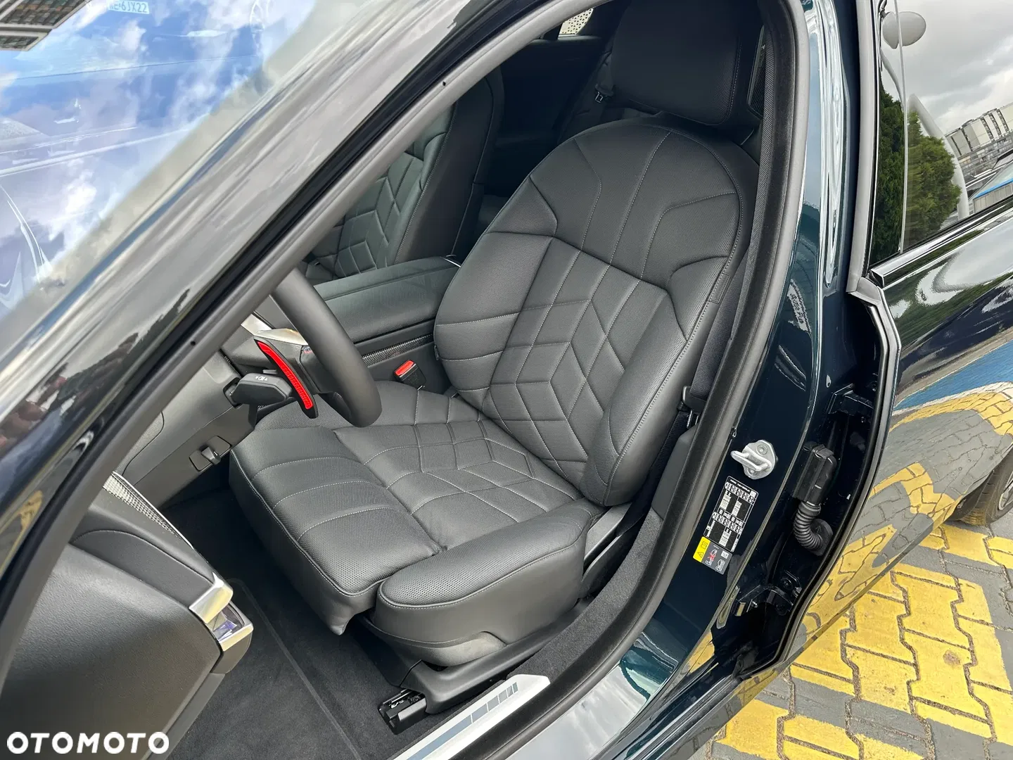 2026 BMW Seria 7 M760e PHEV xDrive Individual Edition sport, photograph 12