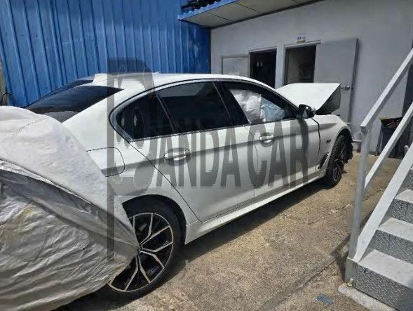 2022 BMW 530e, photograph 2