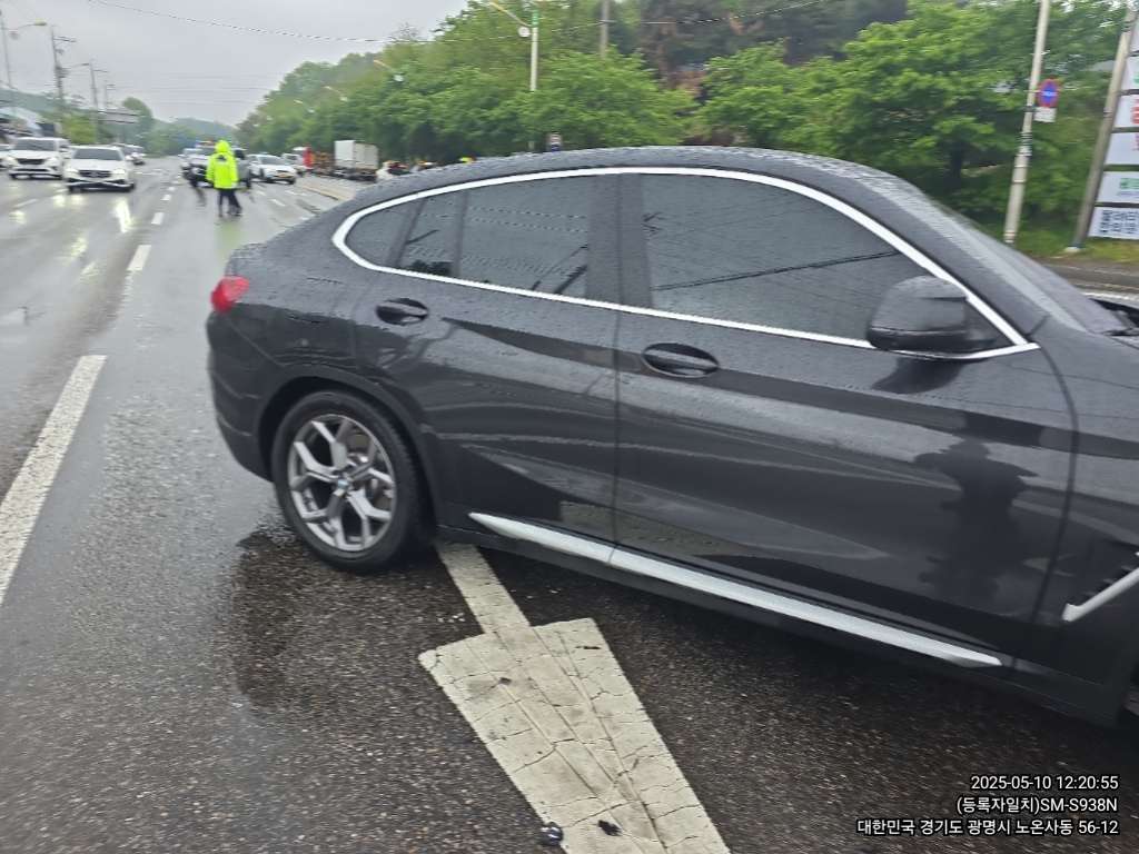 2024 BMW X4 xDrive20i, photograph 3
