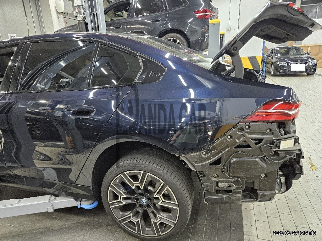 2025 BMW 530e, photograph 2