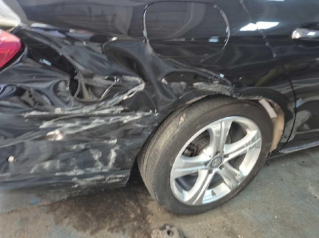2017 Mercedes-Benz E220 d, photograph 2