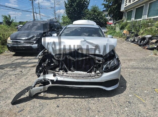 2017 Mercedes-Benz E200, photograph 1