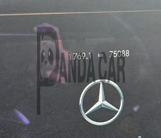 2021 Mercedes-Benz E350 4MATIC, photograph 2