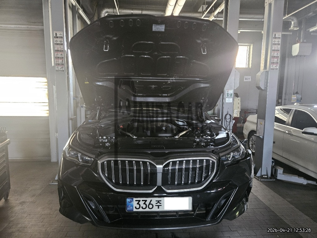 2024 BMW 520i, photograph 1