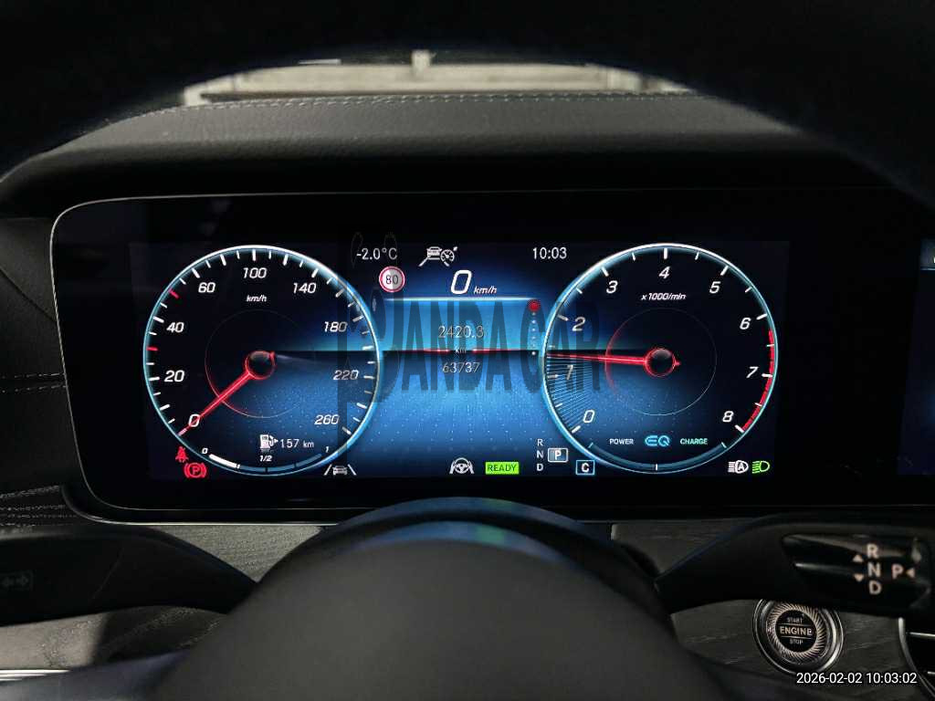 2021 Mercedes-Benz E350 4MATIC, photograph 2