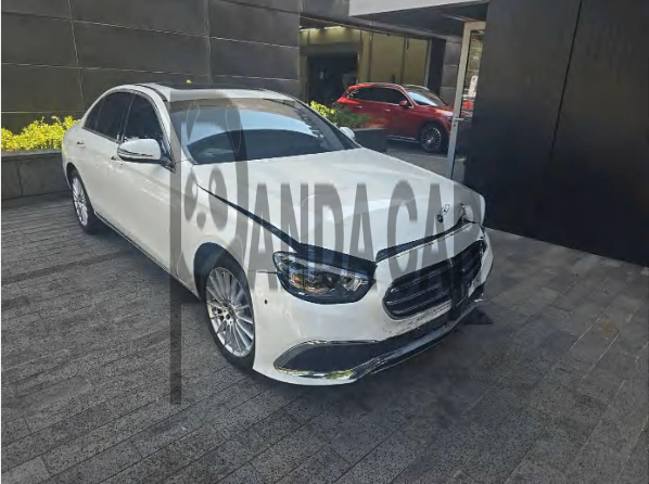 2021 Mercedes-Benz M ercedes-Benz E250, photograph 1