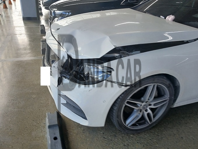 2019 Mercedes-Benz E300, photograph 3