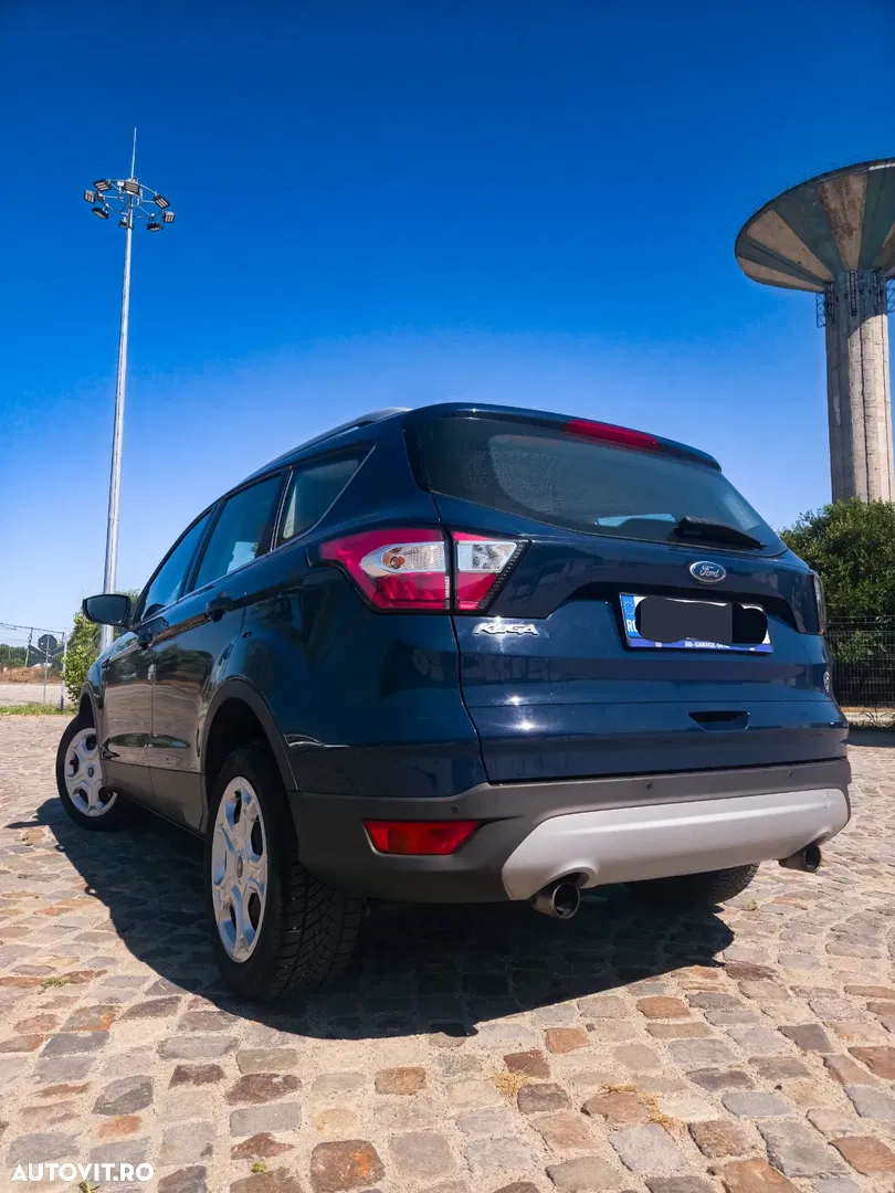 2017 Ford Kuga 1.5 TDCi 2x4 Business Edition, photograph 4