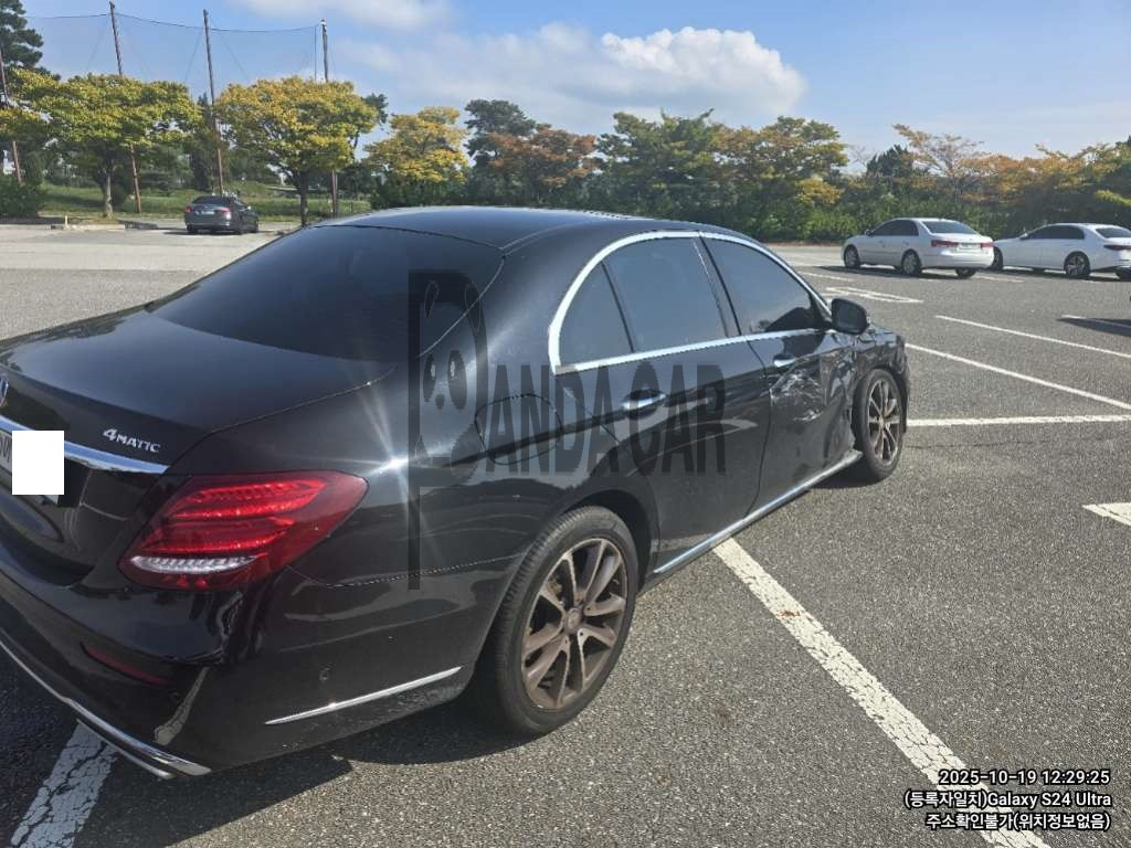 2017 Mercedes-Benz E300 4Matic, photograph 8