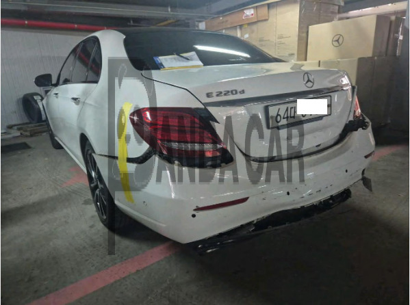 2017 Mercedes-Benz E220 d, photograph 2