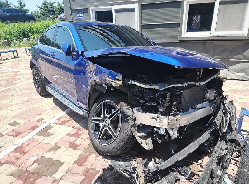 2023 Mercedes-Benz GLC 300 4MATIC COUPE, photograph 3