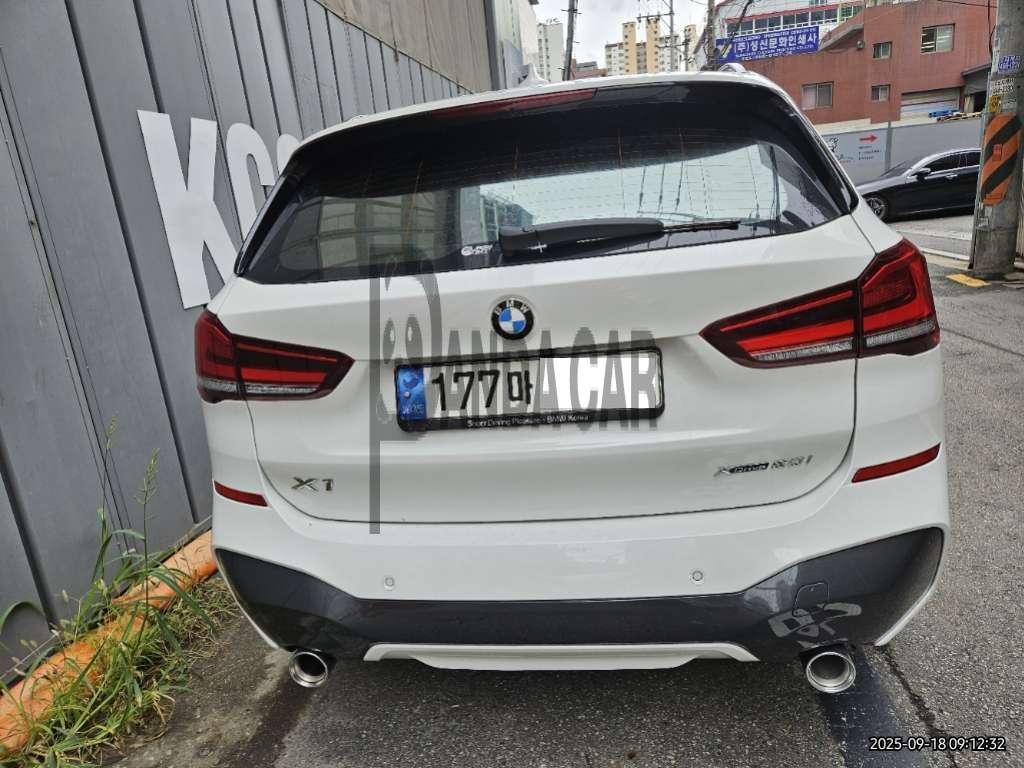 2022 BMW X1 xDrive20i, photograph 3