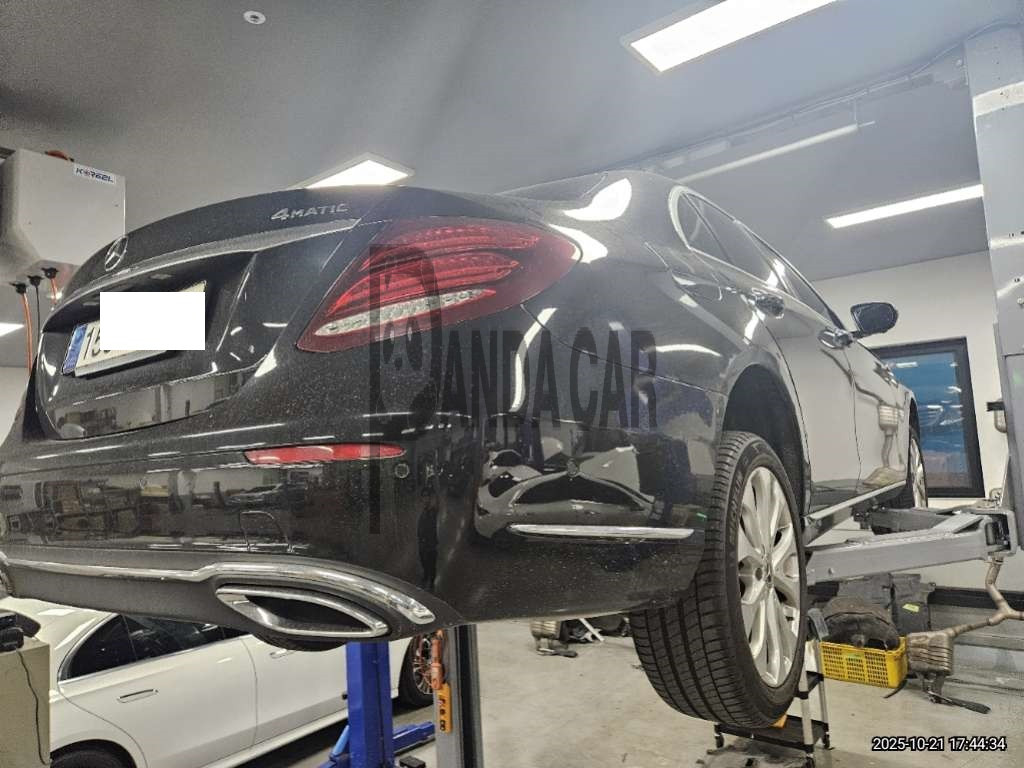 2020 Mercedes-Benz E 300 4MATIC, photograph 4
