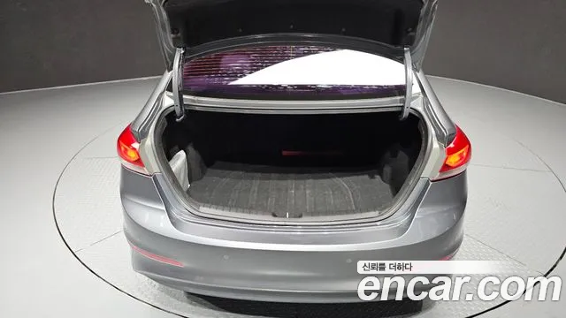 2015 Hyundai AVANTE 1.6 e-VGT SMART, photograph 3