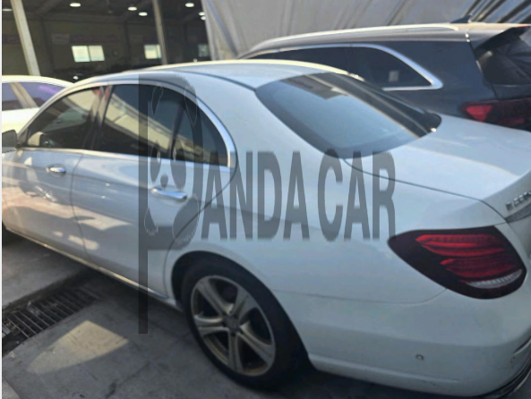 2017 Mercedes-Benz E220 d, photograph 1