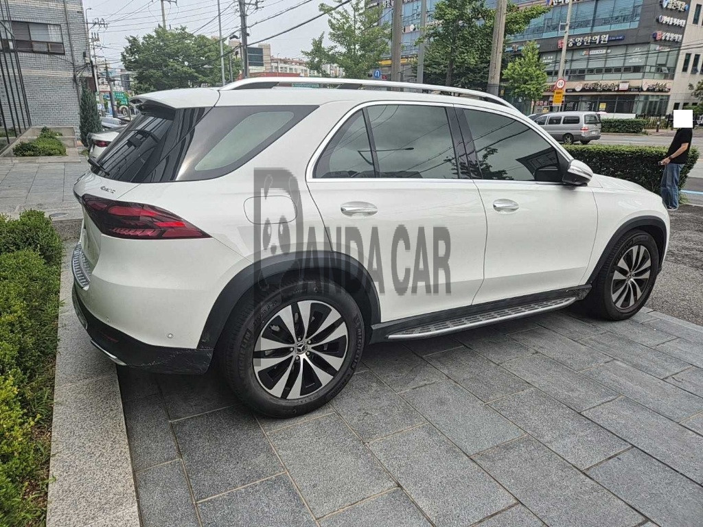 2026 Mercedes-Benz GLE 350 4MATIC, photograph 6