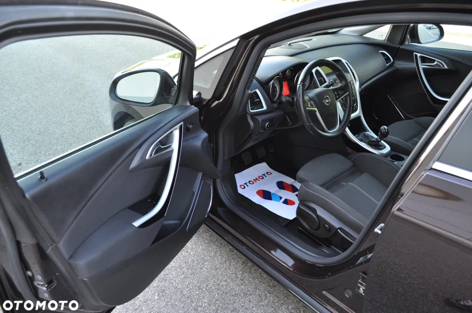 2011 Opel Astra 1.4 Turbo, photograph 11