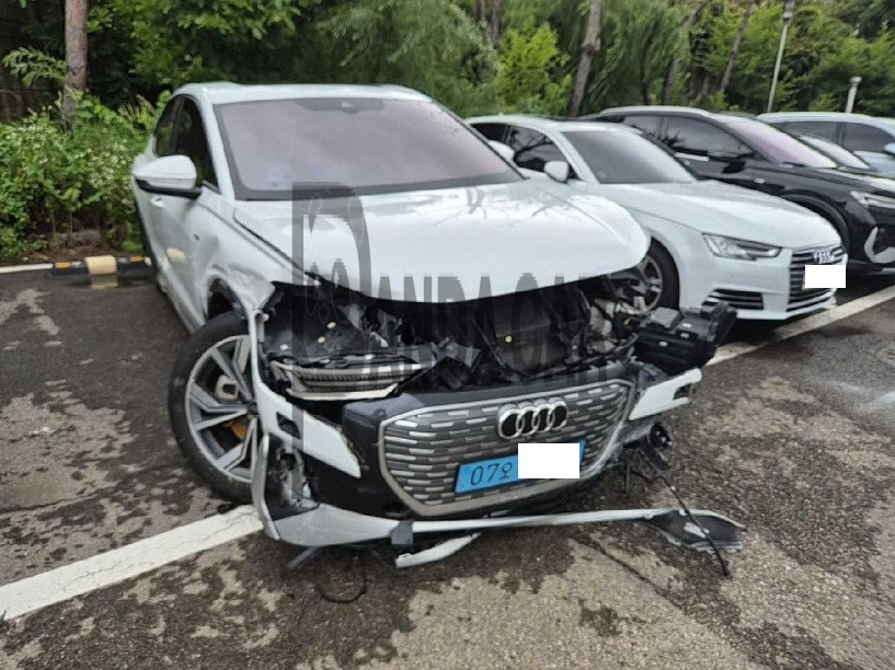 2023 Audi Q4 Sportback 40 e-tron, photograph 2
